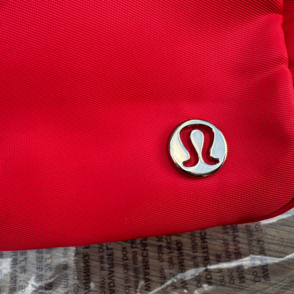 NWT Lululemon Belt Bag Crossbody 1L -Red - Picture 4 of 9